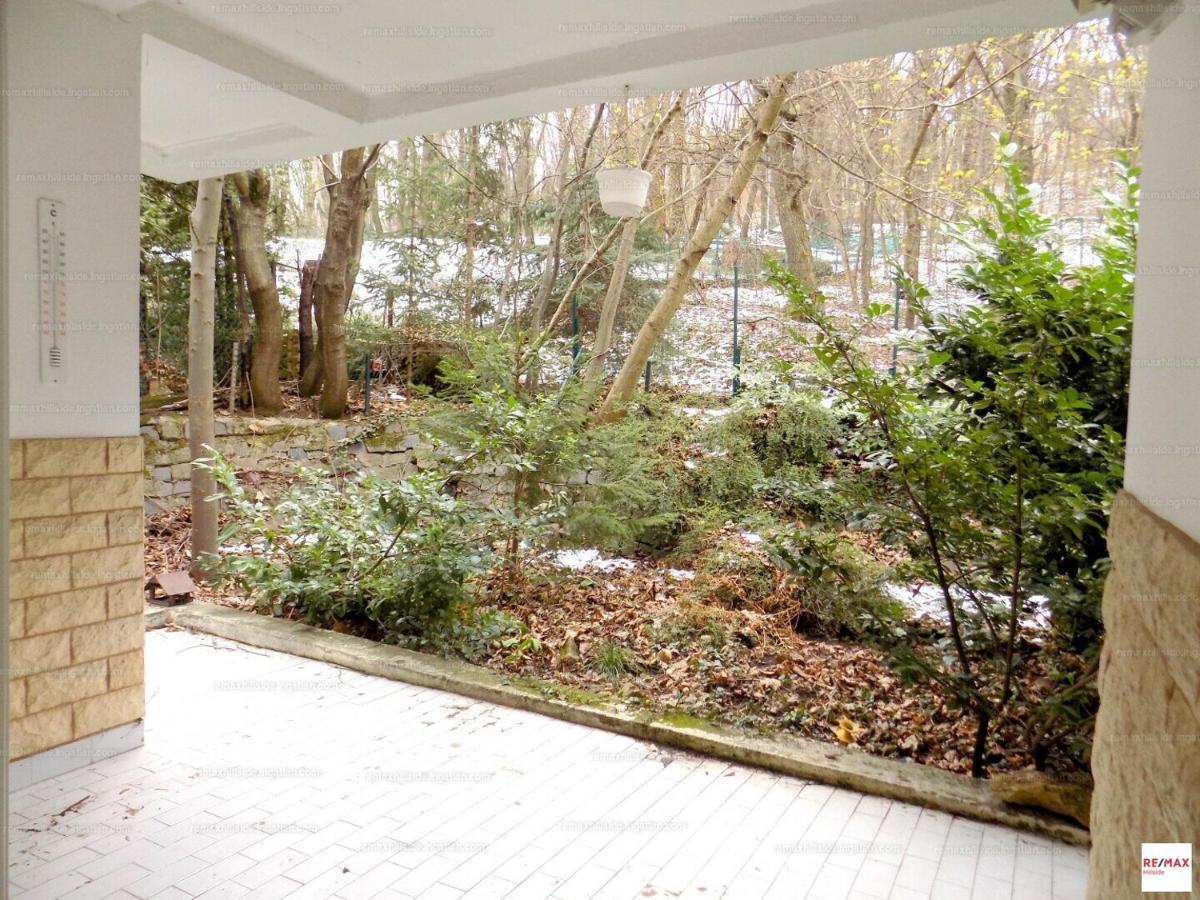 Romantic Two Bedroom Apartments In The Hills Of Budapest With Private Parking Bagian luar foto
