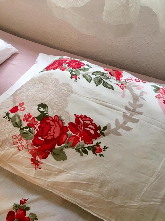 Romantic Two Bedroom Apartments In The Hills Of Budapest With Private Parking Bagian luar foto