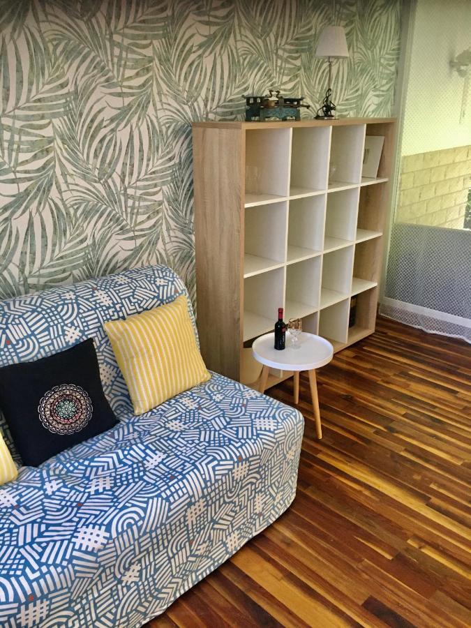 Romantic Two Bedroom Apartments In The Hills Of Budapest With Private Parking Bagian luar foto