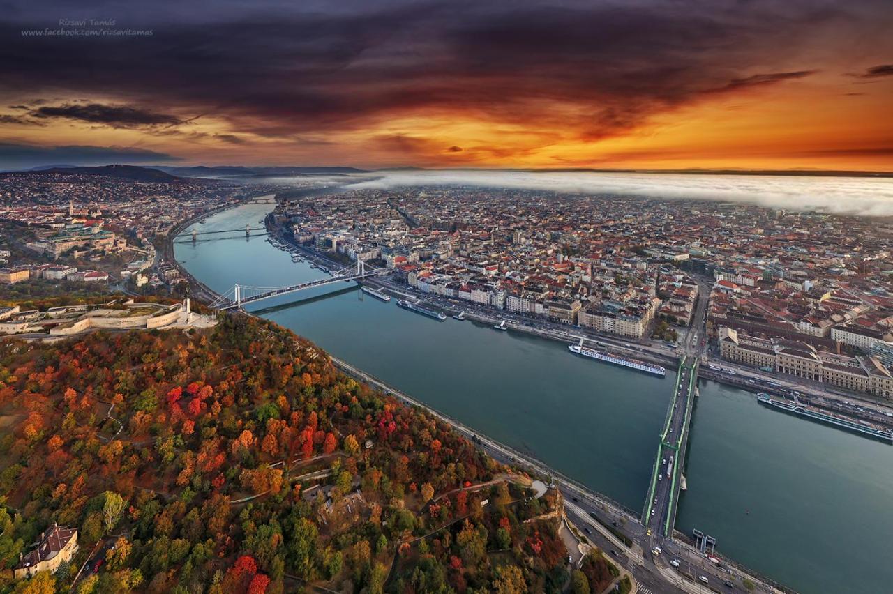 Romantic Two Bedroom Apartments In The Hills Of Budapest With Private Parking Bagian luar foto