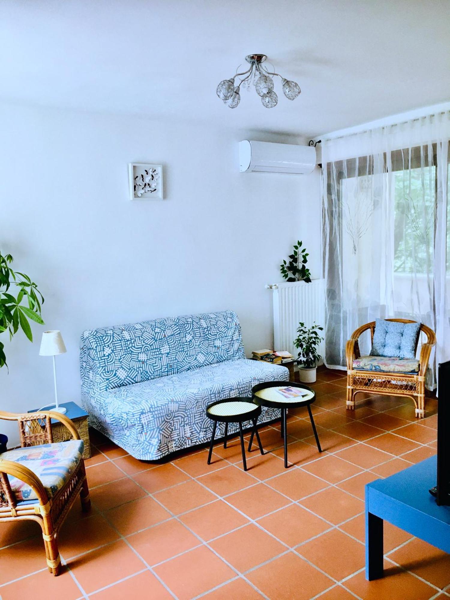 Romantic Two Bedroom Apartments In The Hills Of Budapest With Private Parking Bagian luar foto